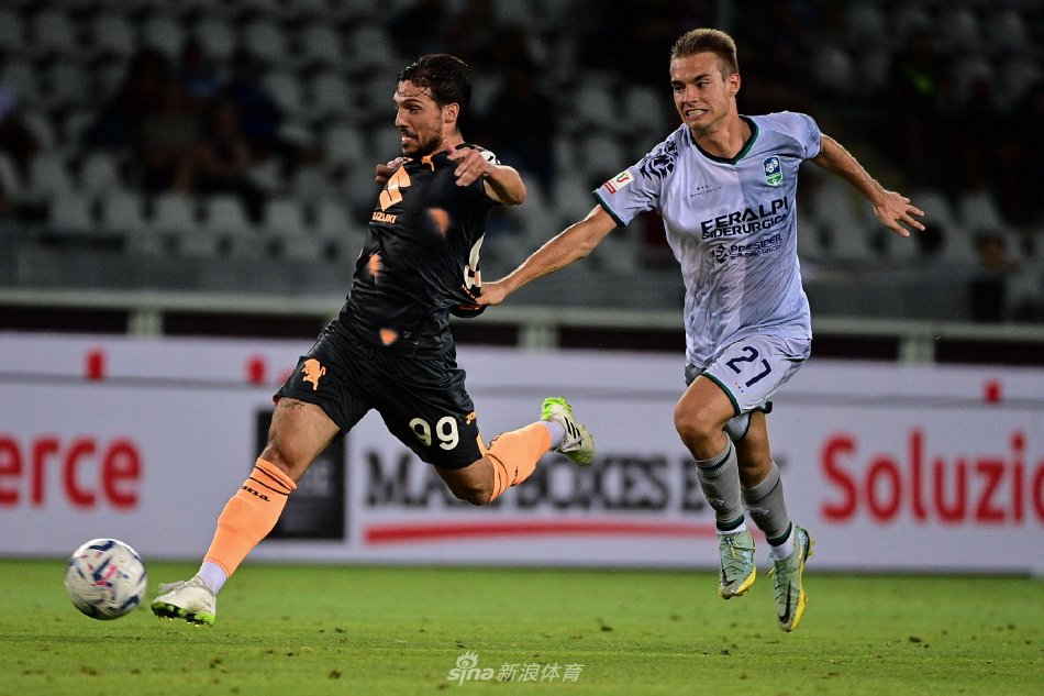 严峻迫使球 严峻迫使球