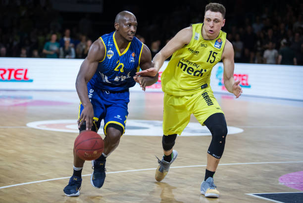 哈兰德头球 哈兰德头球