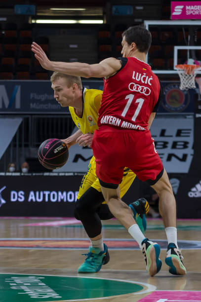 科斯塔通过 科斯塔通过